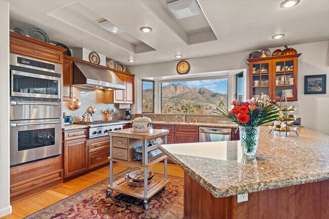 Building Photo - Breathtaking Views & Luxurious Furnished Rental in Oakmont's 55+ Community!