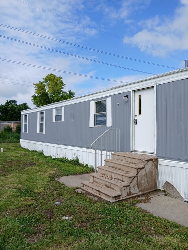 Building Photo - Mobile Home For Sale