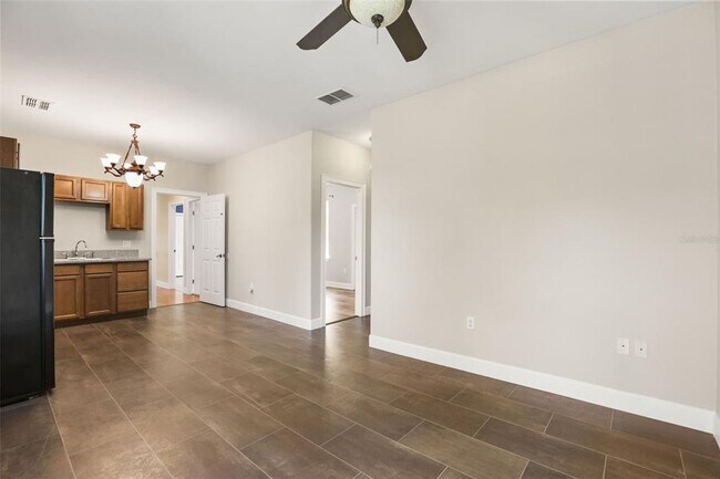 Building Photo - 5554 Palm Lake Cir