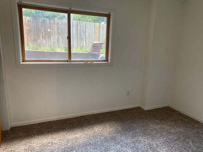 Building Photo - Desirable Westlake 4 Bedroom with Finished Basement, RV Parking & Mountain Views