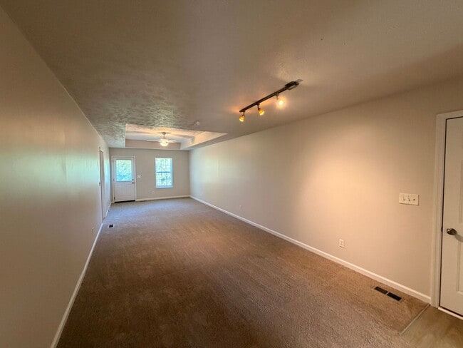 Building Photo - 406A Hazelwood Dr