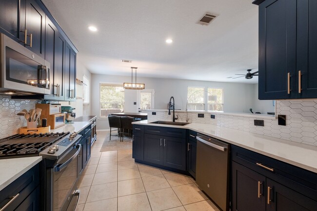 Building Photo - 21646 Seminole Oaks