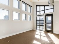 Building Photo - 514 W 10th St