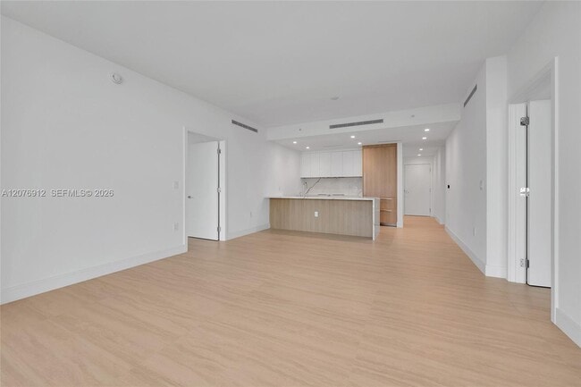 Building Photo - 2411 Laguna Cir