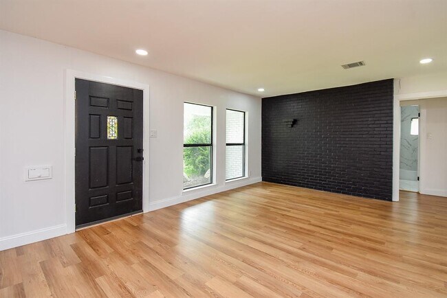 Building Photo - 5019 Stillbrooke Dr