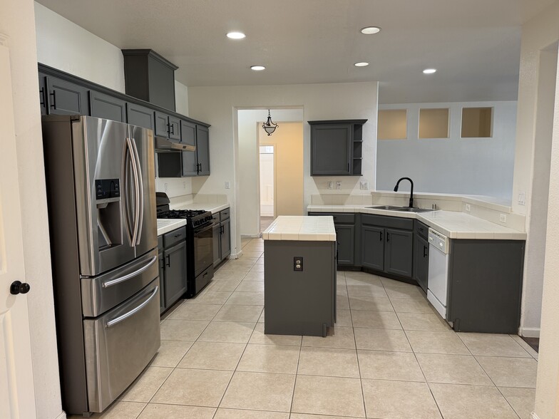 Building Photo - 3361 Rutherford Dr