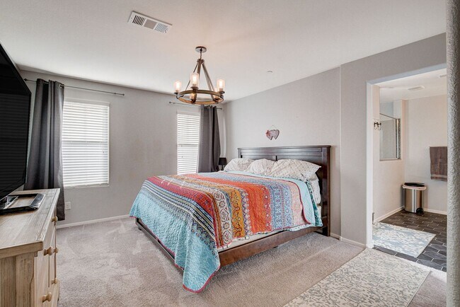 Building Photo - Stunning 3 Bed Home with Loft, Den & Upgraded Kitchen