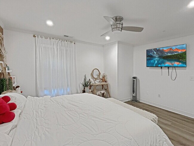 Building Photo - 429 Montgomery St