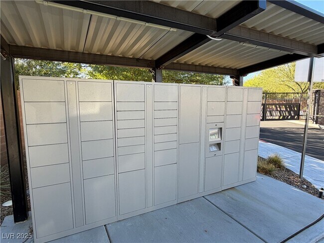 Building Photo - 20 Barbara Ln