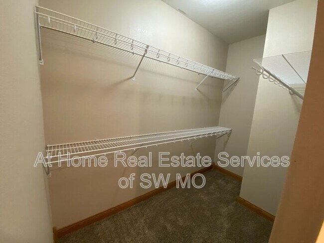 Building Photo - 5591 N 17th St