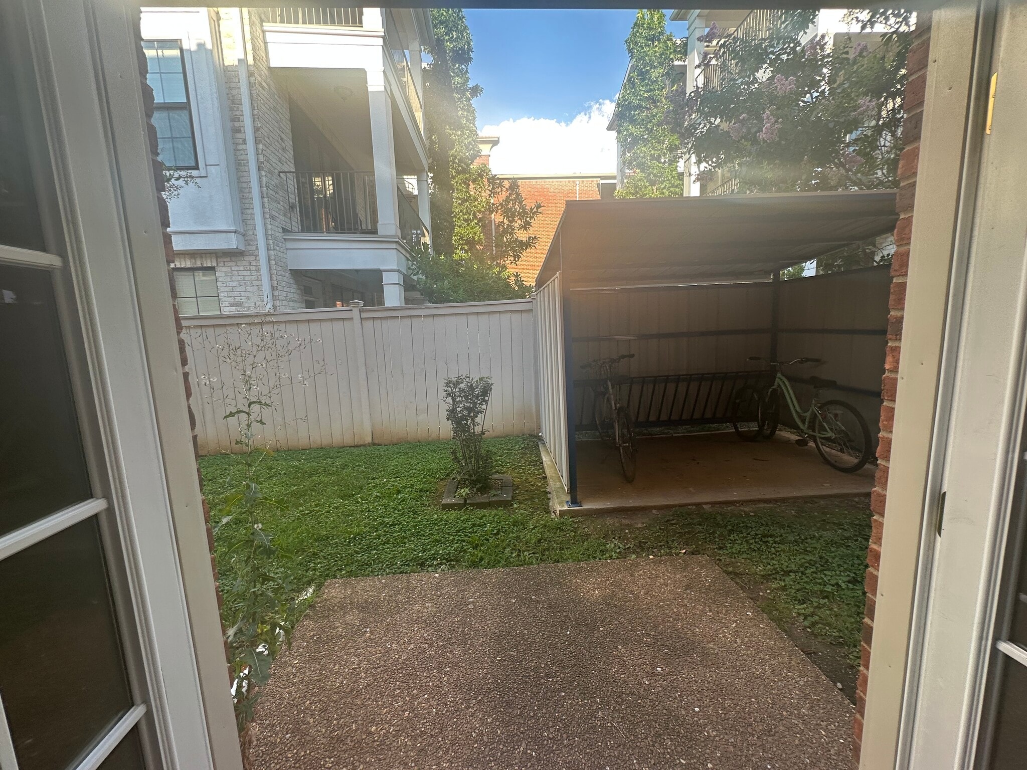 fenced in green space - 2118 Acklen Ave