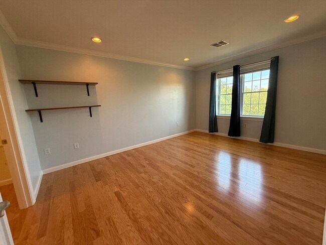 Building Photo - 6 Woodman Way