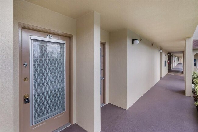 Building Photo - 1400 SW 124th Terrace