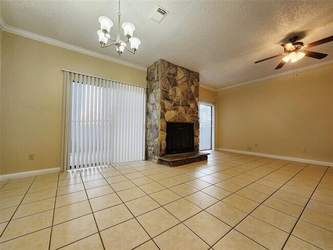 Building Photo - 17417 Red Oak Dr