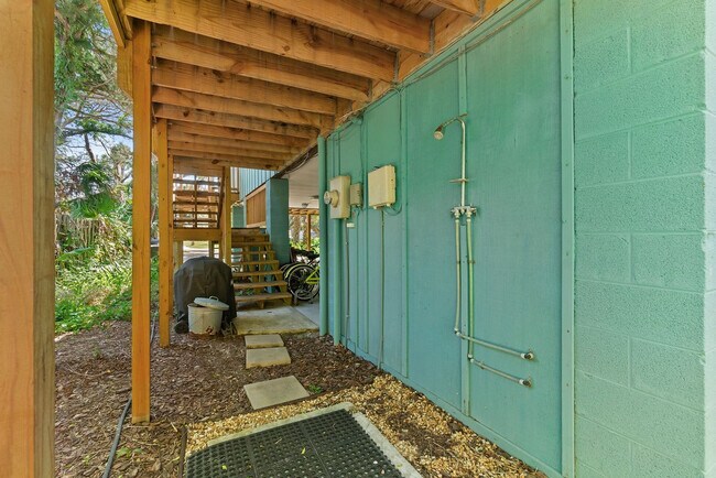 Building Photo - 152 Manresa Rd