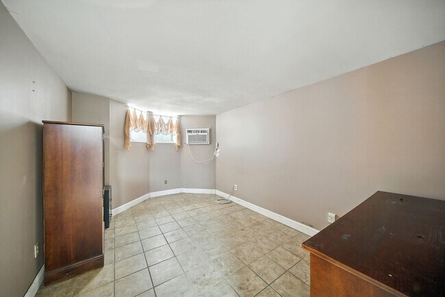 Building Photo - 224 48th St
