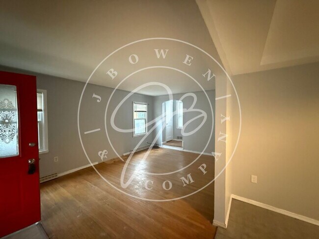 Building Photo - 3-Bedroom 1 1/2 Bathroom home in West Toledo with Hardwood Floors!