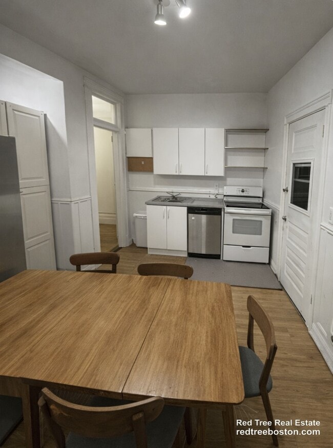 Building Photo - 11 Euston St