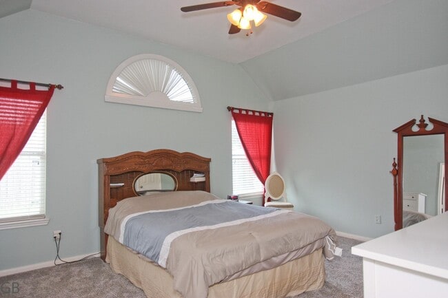 Building Photo - 511 Plantain Ln