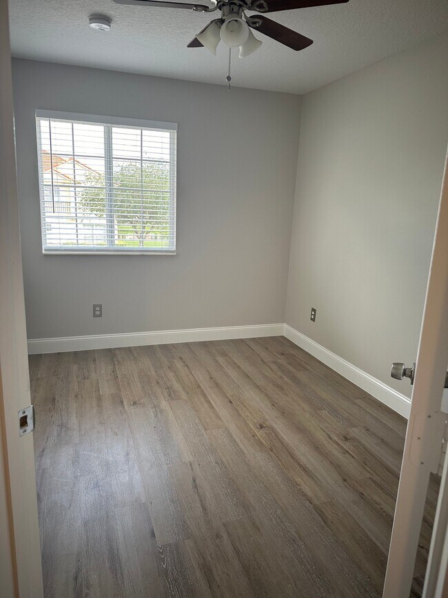 Building Photo - 1214 S Beach Cir