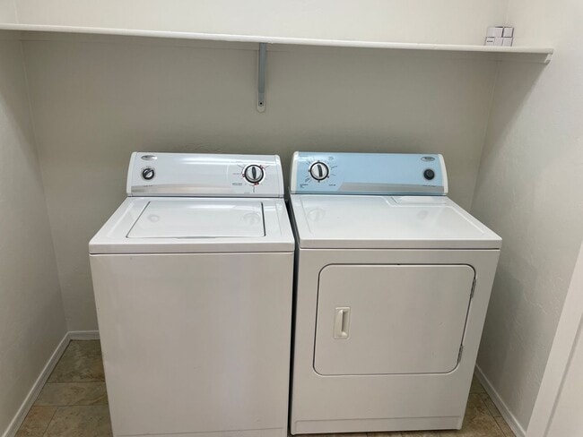 Building Photo - 4th1046#2