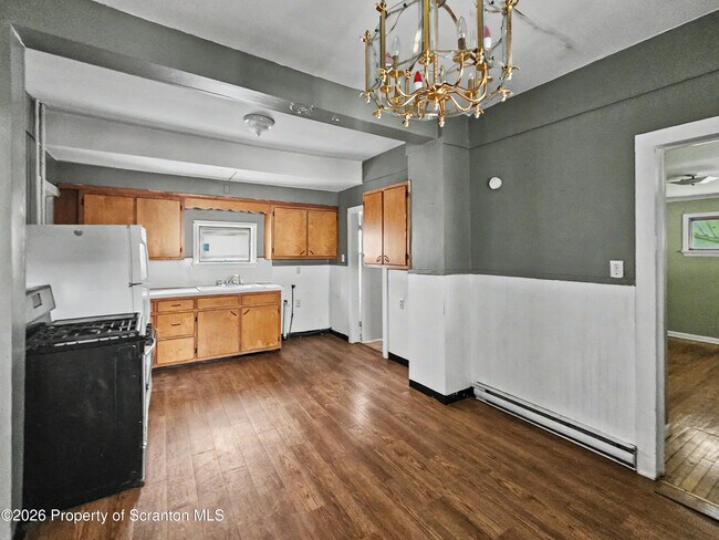 Building Photo - 310 21st Ave
