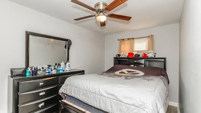 Building Photo - 5141 S Carpenter St