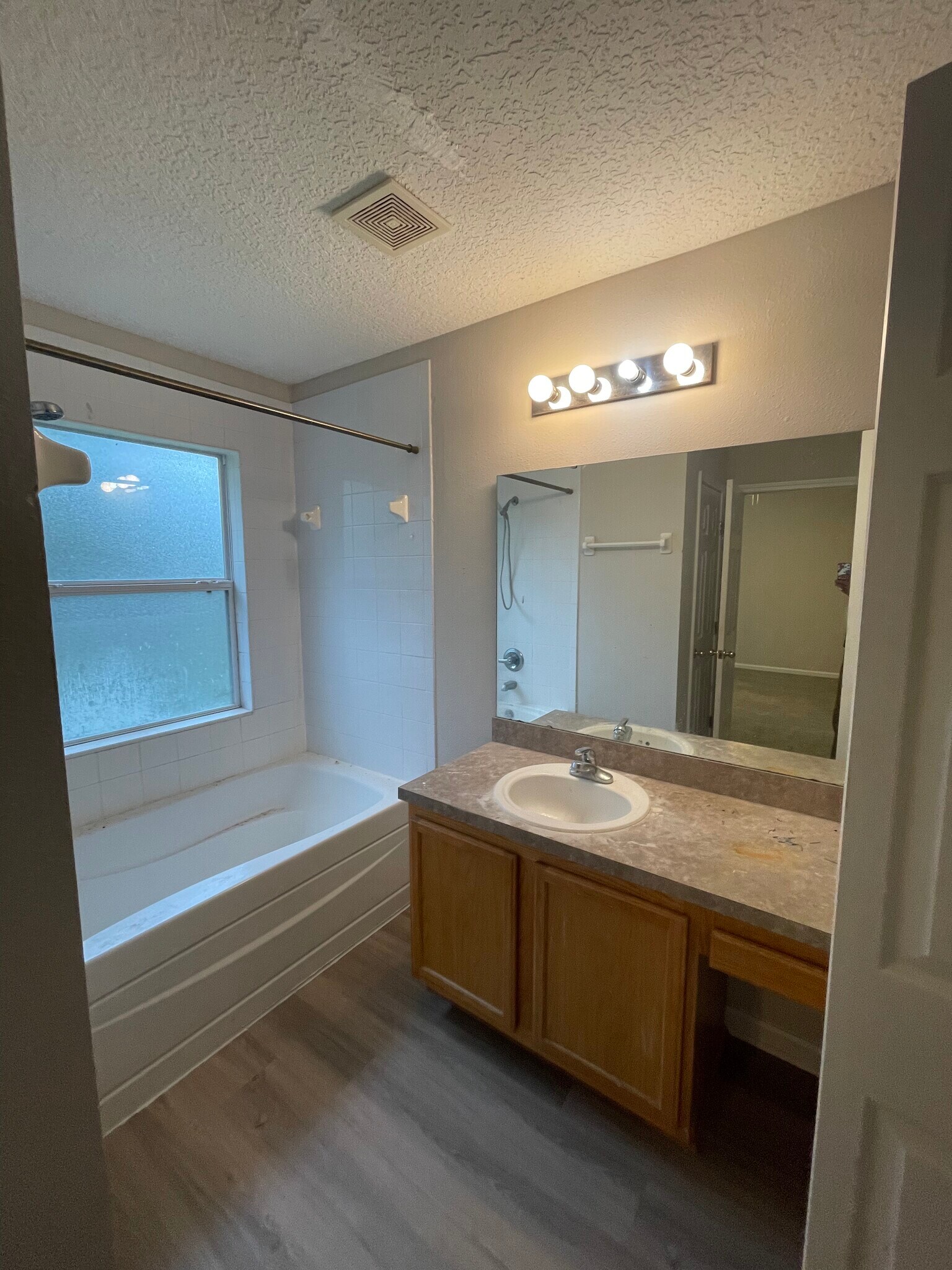 Building Photo - 5260 Collins Rd