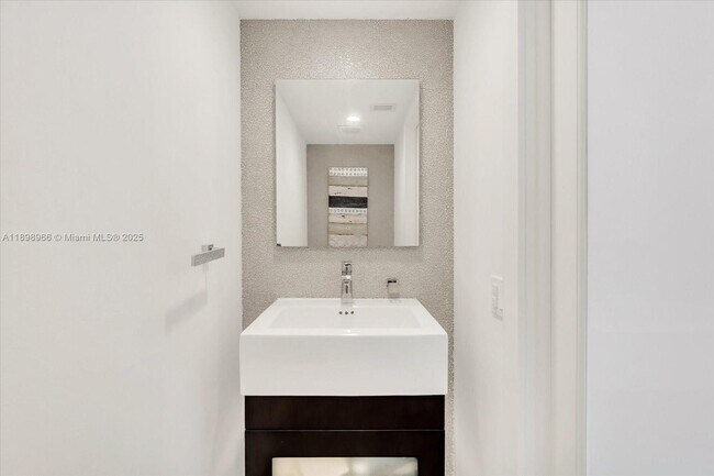 Building Photo - 400 South Pointe Dr