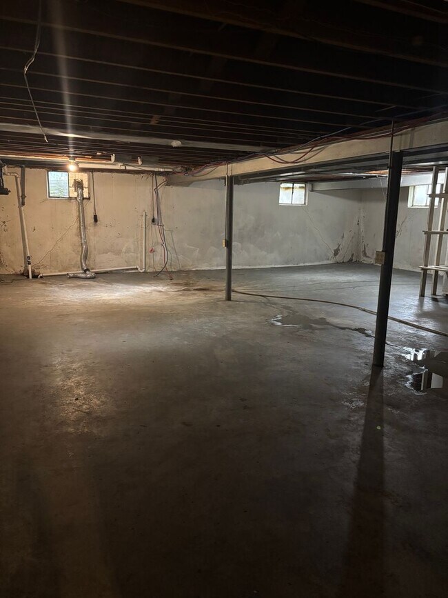 Building Photo - 3 Bedroom 1 Bath Home For Rent