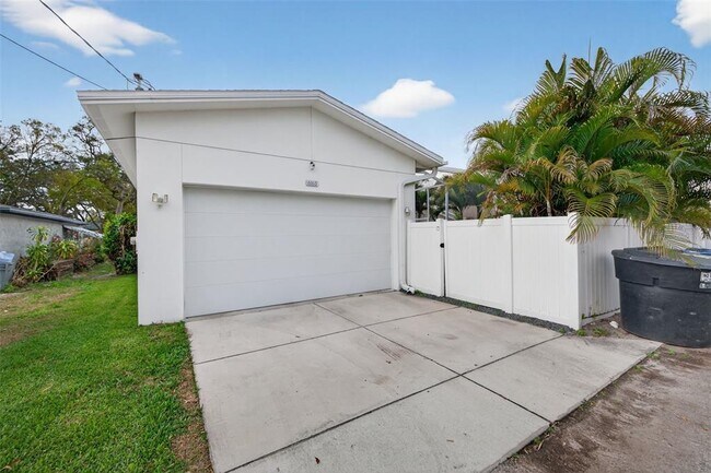 Building Photo - 6163 2nd Ave S