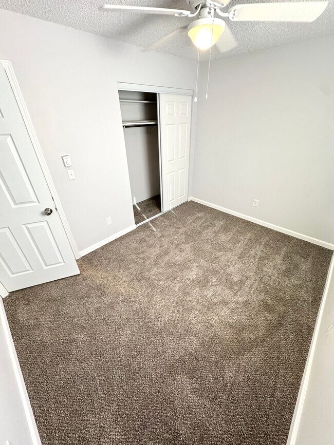 Building Photo - 2 Bedroom Apartments, Excellent Location!