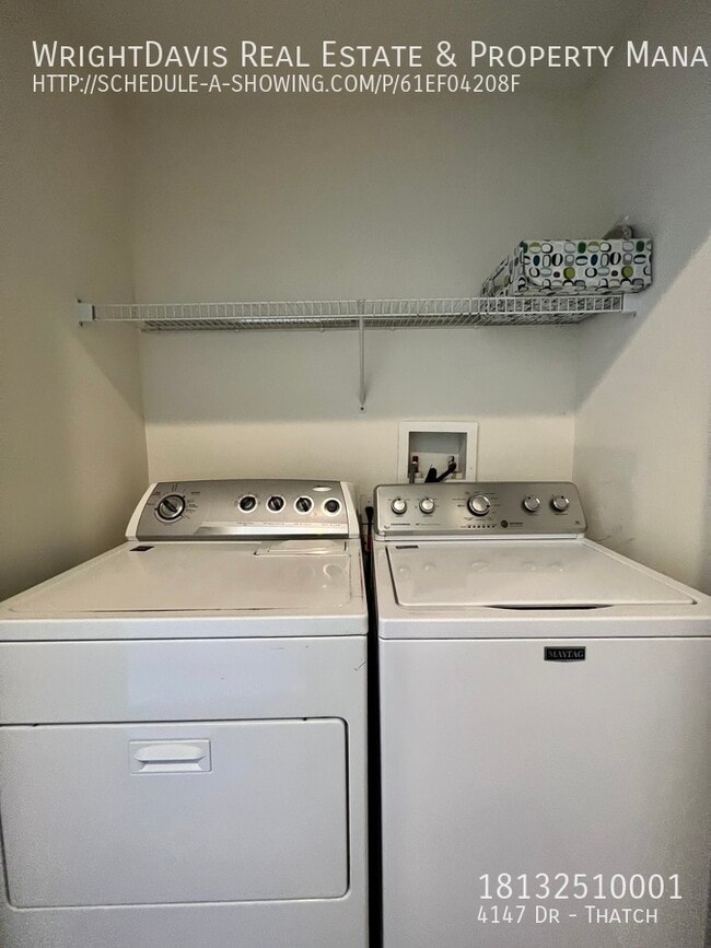Building Photo - Large townhome at Sabal Pointe!