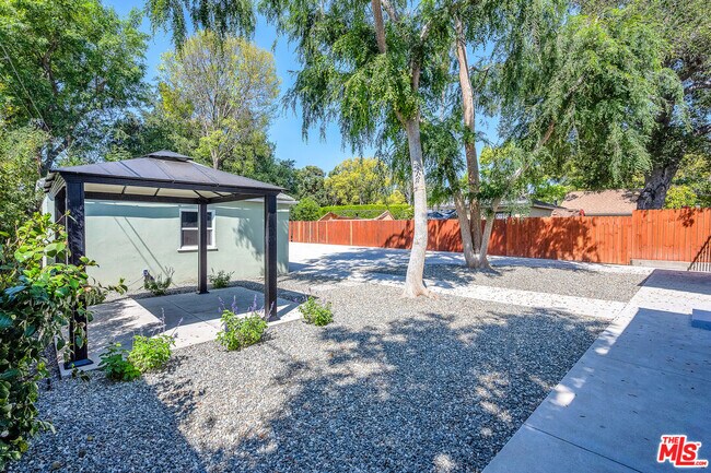 Building Photo - 1091 Palm Terrace