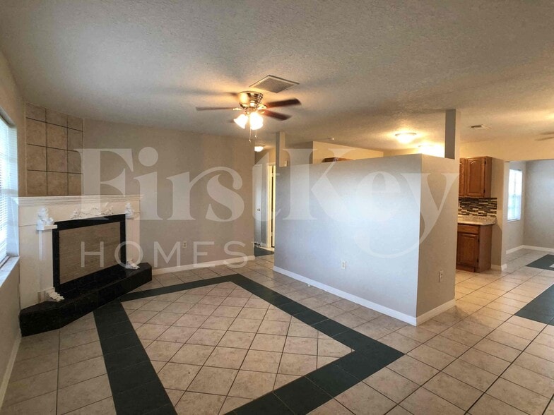 Building Photo - 3252 Peterborough St