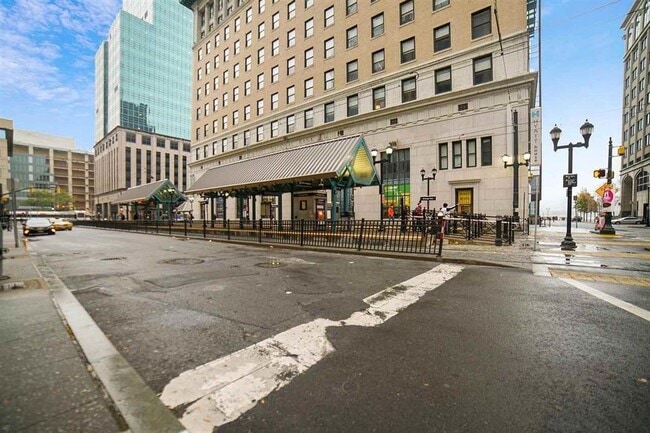Building Photo - 155 Sussex St