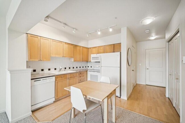 Building Photo - 0 bedroom in Seattle WA 98107