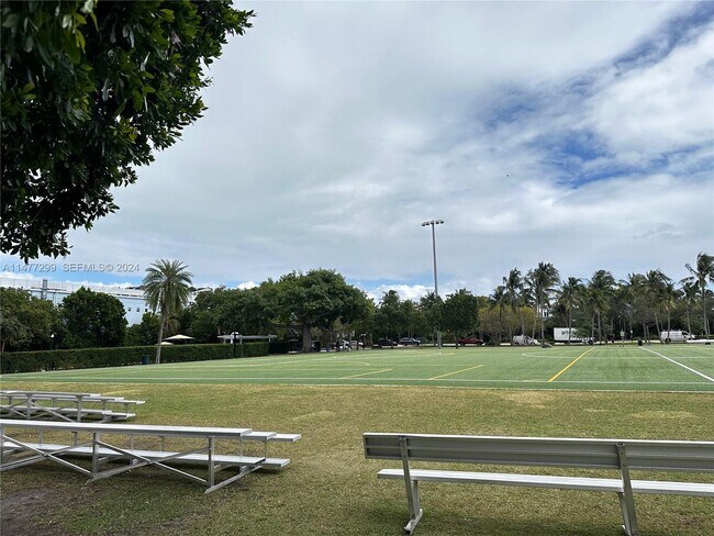 Building Photo - 325 Fernwood Rd