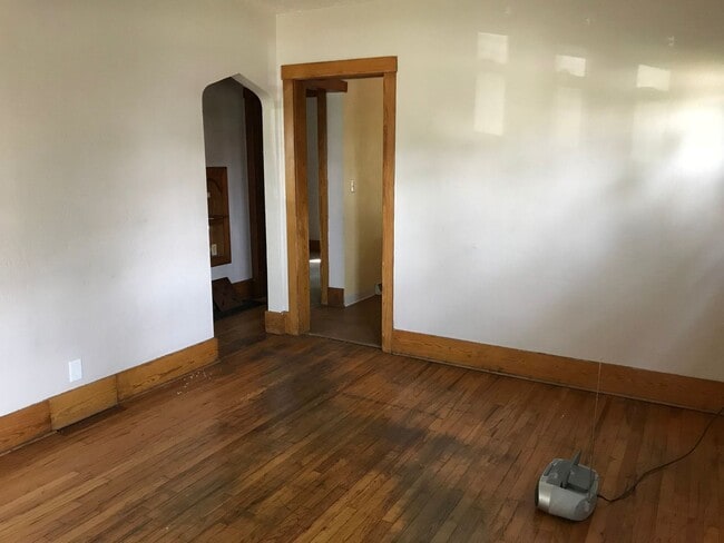 Building Photo - 930 Hudson Ave