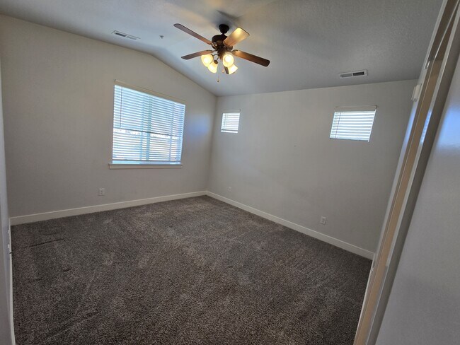 Building Photo - 1985 N 3330 W