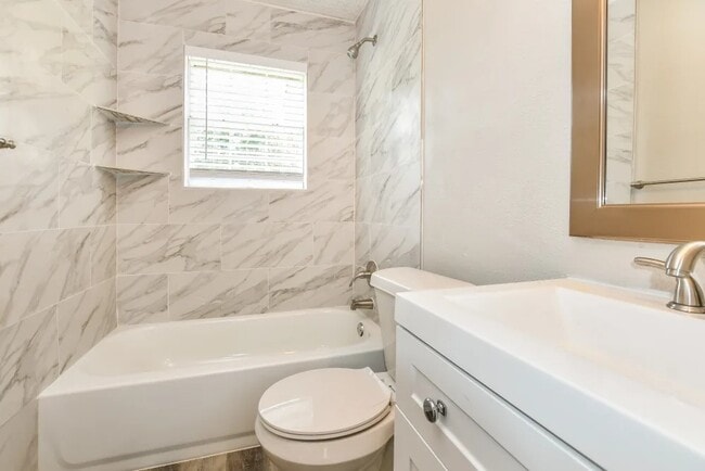 Building Photo - 1004 Richard Dr