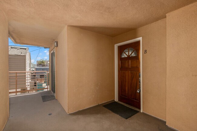 Building Photo - 3 bed 2.5  bath in the Heart of Mission Beach