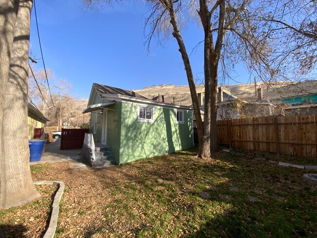 Building Photo - CHARMING UDPATED 2 BED 1 BATH CAPITOL HILL HOUSE IS A MUST SEE!!