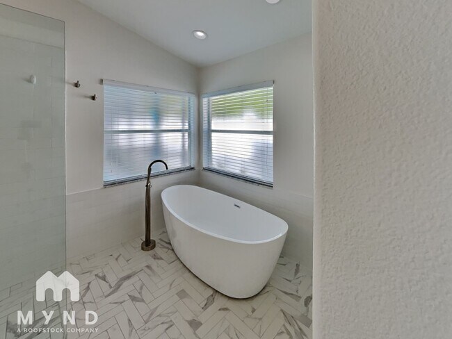 Building Photo - 9775 Doriath Cir