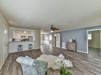 Building Photo - 900 Bonita Dr