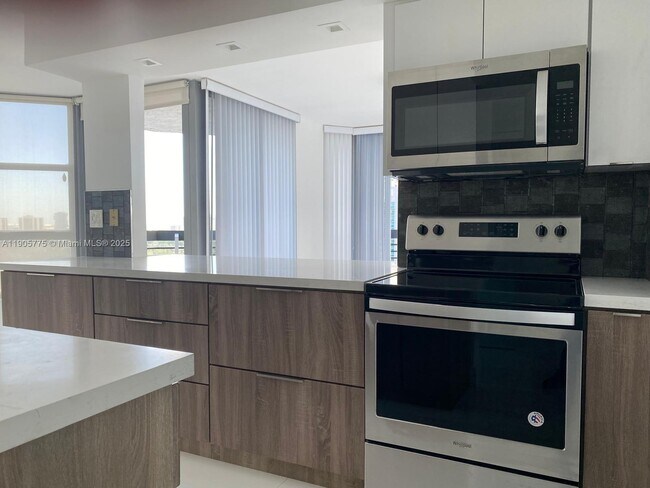 Building Photo - 19101 Mystic Pointe Dr