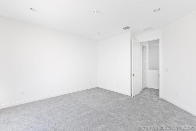 Building Photo - 6979 Pines Cir
