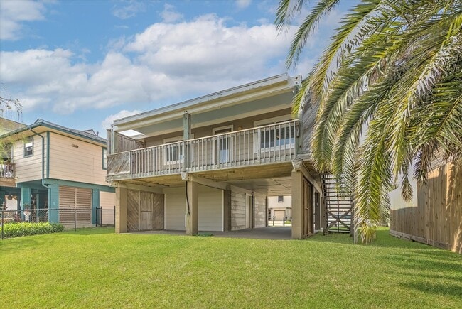 Building Photo - 505 Pompano St