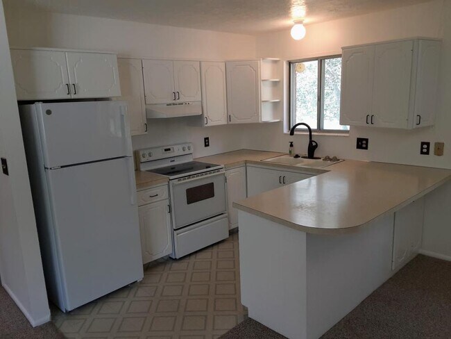 Building Photo - 10295 UT-165