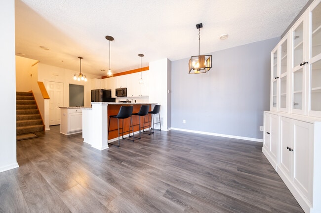 Building Photo - 4853 Bisset Ln